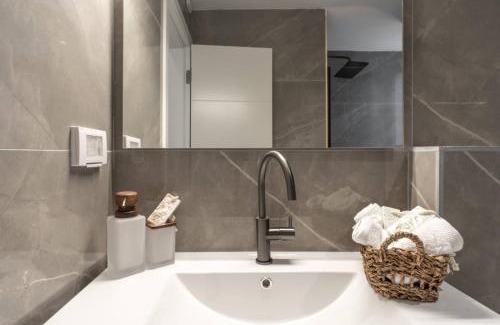 Mahane Israel Apartment | Holysuite Moshe Hess