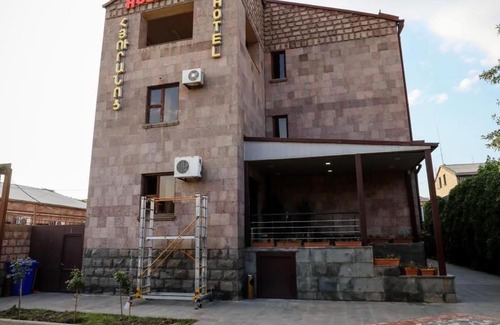 Erebuni Hotel | Holywood