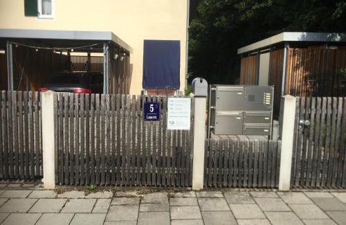 Nymphenburg Apartment | Holz-Wohnfass in München-Nymphenburg