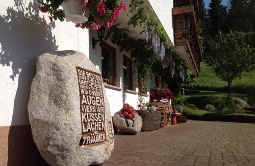 Triberg im Schwarzwald Apartment | Holzbildhauerei Kammerer