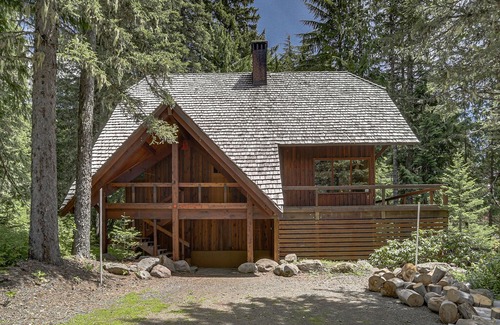 Government Camp Cabin | Holzhutte, a mid-century modern cabin with historic and modern touches