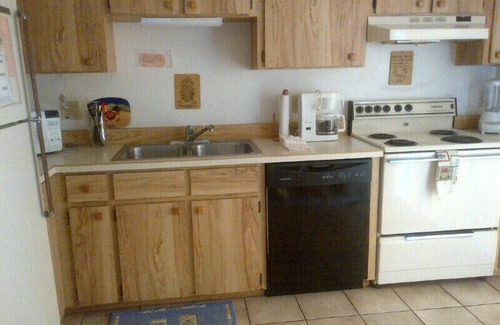 Indian Wells House | Home 5 min from Disney,Perfect for Families & Pets! Fenced Yard, Pool! Free Wifi
