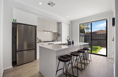 Mitchell Park House | Home Abroad - 3BR with Dedicated Workspace