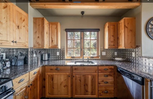 Big Sky Ski Chalet | Home at Big Sky Moonlight area. Walking distance to ski runs and hiking trails