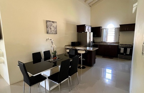 Claremont Villa | Home Away From Home, Tranquility @ Draxhall Manor