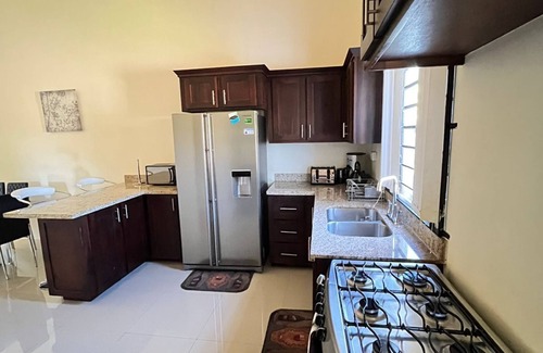 Claremont Villa | Home Away From Home, Tranquility @ Draxhall Manor