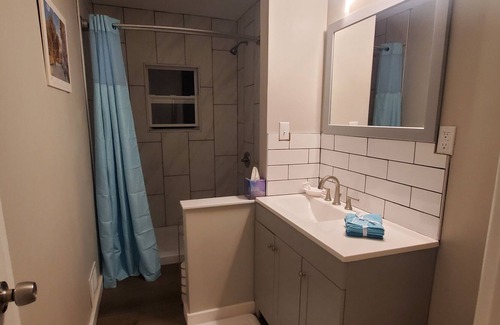 Lenexa Apartment | Home Away From Home - Overland Park KS 66214
