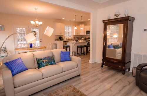 Macon House | HOME AWAY FROM HOME/2 -story modern farmhouse at Lake Gaston /HOT TUB AUG 1