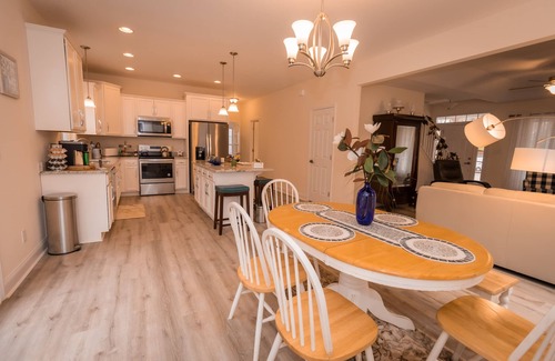 Macon House | HOME AWAY FROM HOME/2 -story modern farmhouse at Lake Gaston /HOT TUB AUG 1