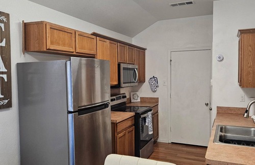 Oak Cliff House | Home Away from Home 3-bedroom house in brilliant Dallas with WiFi, AC
