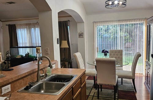 Oak Cliff House | Home Away from Home 3-bedroom house in brilliant Dallas with WiFi, AC