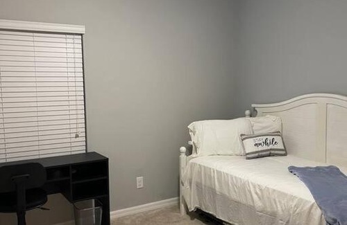 Davenport Apartment | Home away from home 4B/2B + Pool