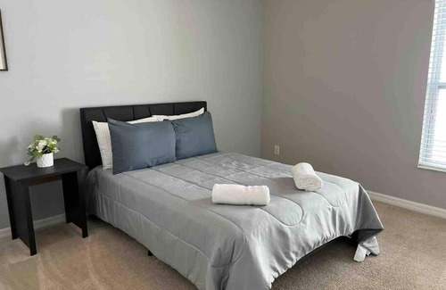 Davenport Apartment | Home away from home 4B/2B + Pool