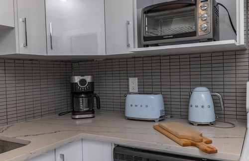Calgary House | Home away from home 5 min away From away from dt cozy full townhome pet friendly