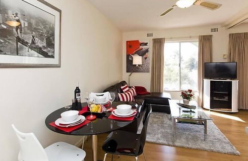 Subiaco Apartment | Home away from home and what a convenient location!