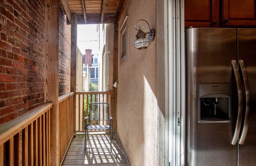 Historic Downtown Savannah Condo | Home Away from Home, Beautiful Historic condo in the heart of the city