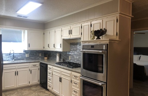 Abilene House | Home Away From Home- Close to Dyess & Mall