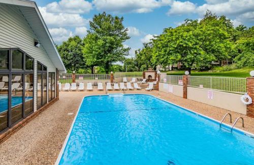 Branson House | Home Away from Home - Close to DT