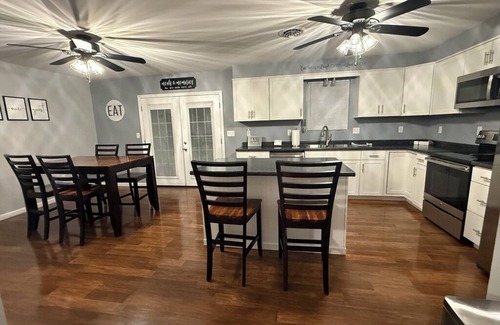 Bastian House | "Home Away from Home" nPeaceful & Relaxing Private Escape: 3-bedroom/2-bath