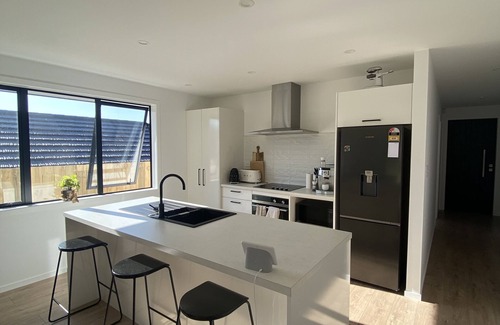 Helensville House | Home Away From Home!