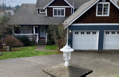 Federal Way House | Home away from Home