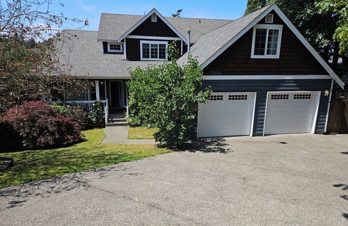 Federal Way House | Home away from Home