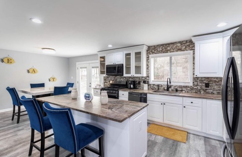 Monroeville House | Home away from home!