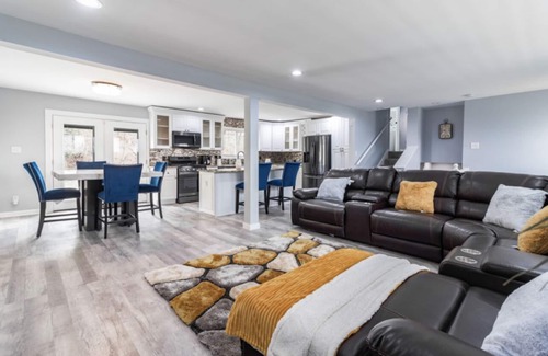 Monroeville House | Home away from home!