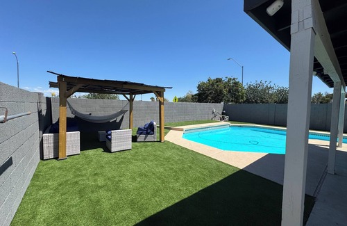 Mira Loma House | Home Away from Homen6 beds