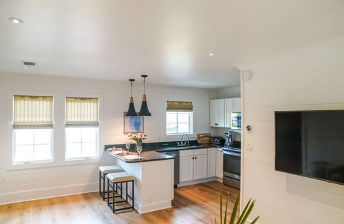 Seagrove Beach House | Home Away from Home! Beautiful Carriage House in Seagrove Close to the Beach