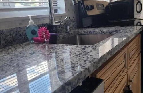 Hillandale Apartment | Home away home 3 bedroom, 3 queen bed - located 7 mile away from Washington DCn
