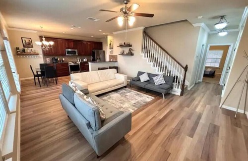 Las Colinas House | Home by DFW Airport/DT LasColinas