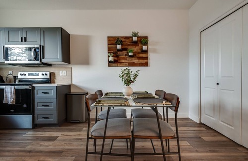 Southern Crossing House | Home Centrally Located Near Old Mill Downtown