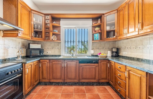 Otivar House | Home "Cortijo La Alberquilla" with Mountain View, Sea View, Pool, Wi-Fi, Terrace & Garden