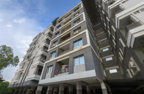 Indore Apartment | Home Escape Luxury Skyview 2BHK Near RamadÀ iNDORE