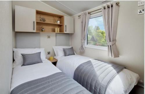 Skegness Cabin | Home Farm Park - Static Caravans