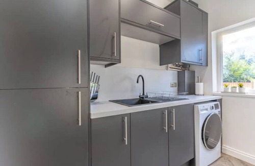 Oldbury House | Home for Contractor/Families close to Birmingham City Centre & Attractions & M5
