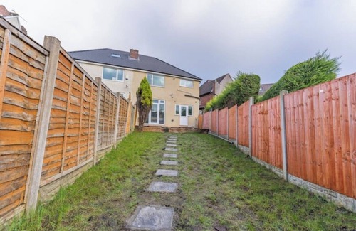 Oldbury House | Home for Contractor/Families close to Birmingham City Centre & Attractions & M5