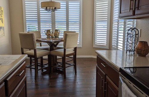 Springfield Lakes House | Home For the Holidays Resort Style
