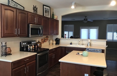 Springfield Lakes House | Home For the Holidays Resort Style