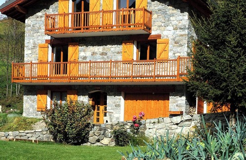 Praranger Ski Chalet | Homerez - Authentic Chalet Praranger Jacuzzi