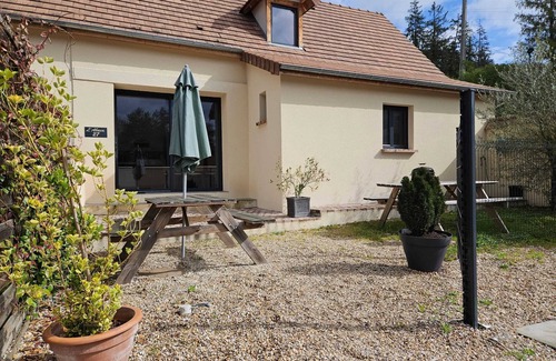 Sainte-Genevieve-les-Gasny House | Homerez - House near Monet's gardens.