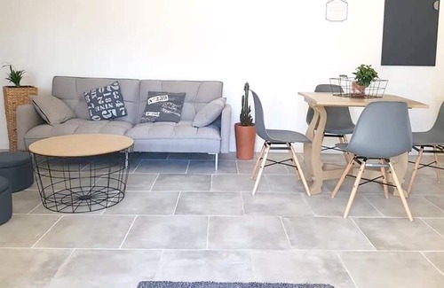 Sainte-Genevieve-les-Gasny Apartment | Homerez - Apartement for 3 ppl. with garden at Sainte-Geneviève-lès-Gasny