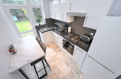 Fryent House | Home from home Retreat. 4 bedroom House with easy access to Central London