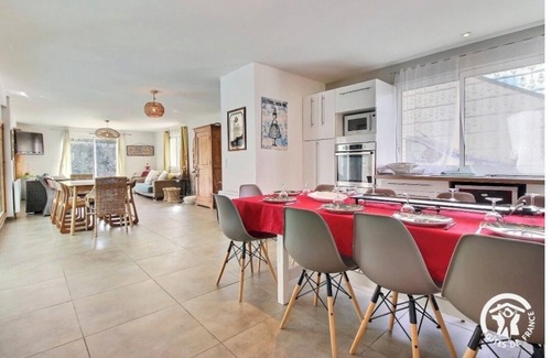 Locoal-Mendon House | Home heated indoor pool 29 degrees direct access from lounge