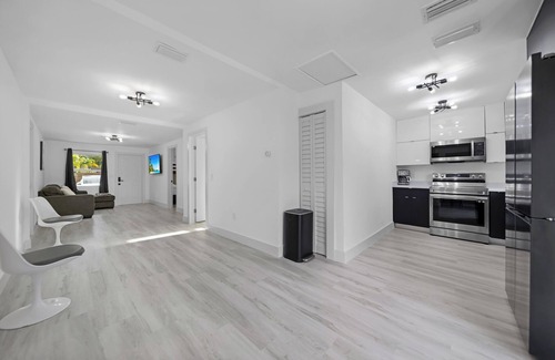 Edgewood House | Home In Fort Lauderdale 3 Bedrooms & private pool!