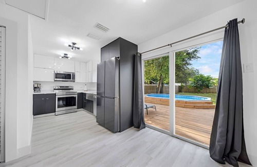 Edgewood House | Home In Fort Lauderdale 3 Bedrooms & private pool!