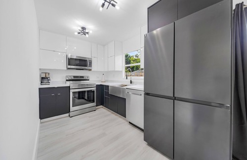 Edgewood House | Home In Fort Lauderdale 3 Bedrooms & private pool!
