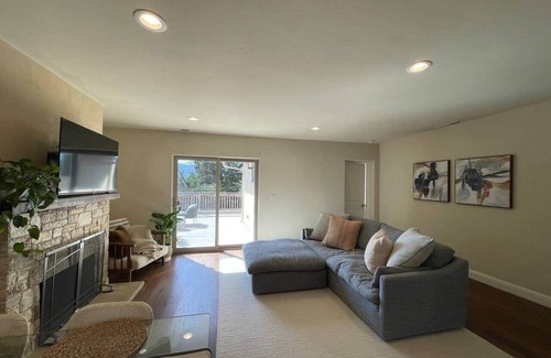 Del Rey Oaks House | Home in Monterey Bay w/2 King Beds + 1 Twin