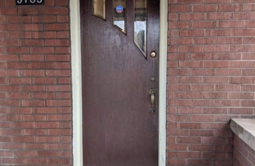 Niagara Falls House | Home in Niagara falls.3 bed,3 bedrooms.close by Clifton Hill,Casino, the falls.